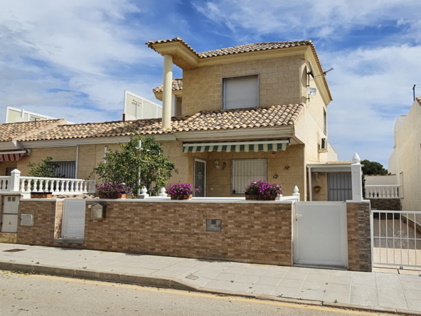 Villa for sale in Pilar de la Horadada by Pinar Properties