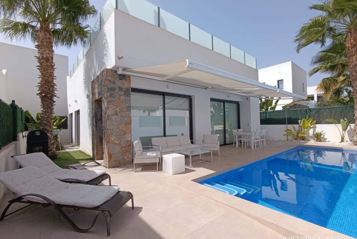 Villa for sale in Santiago de la ribera by Pinar Properties