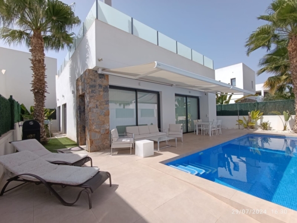 Villa for sale in Santiago de la ribera by Pinar Properties