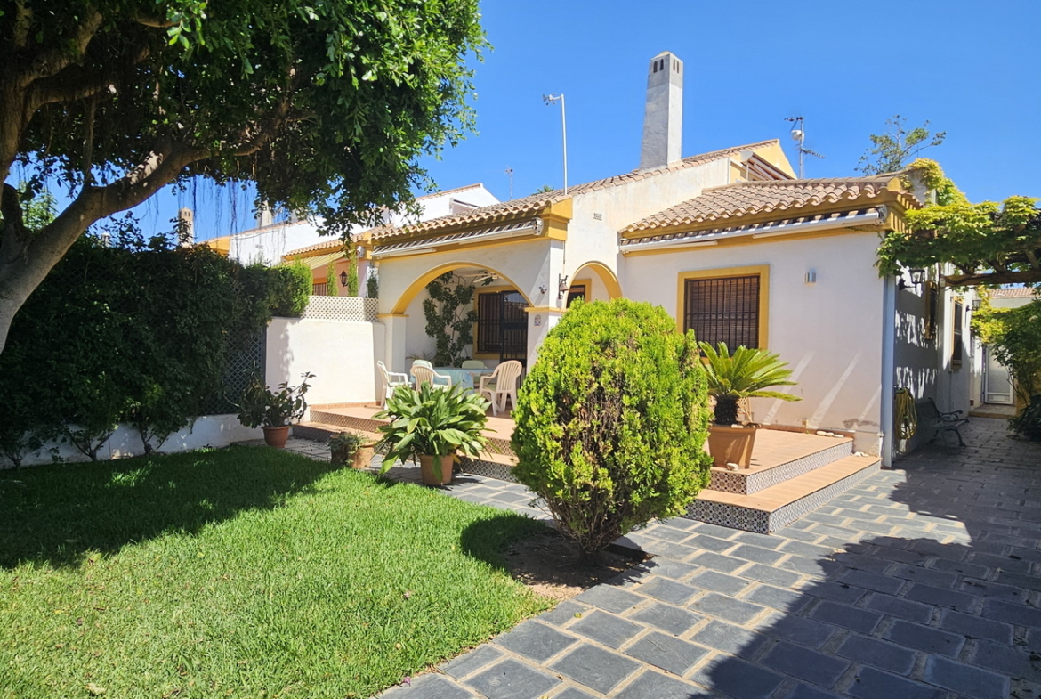 Villa for sale in Torre de la Horadada by Pinar Properties