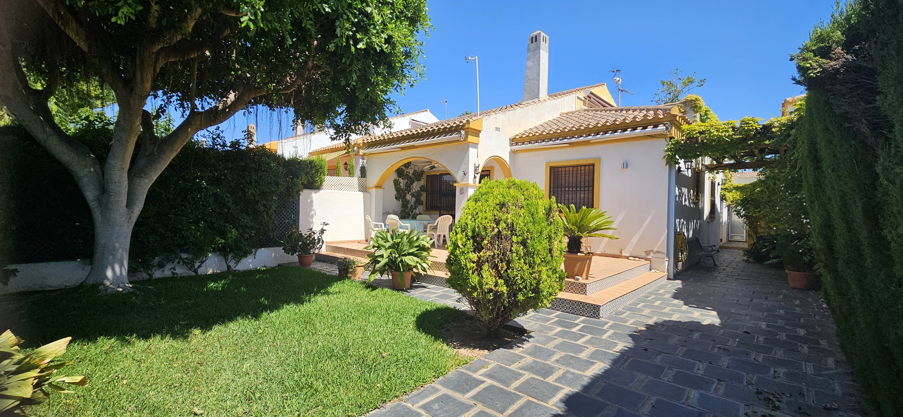 Villa for sale in Torre de la Horadada by Pinar Properties